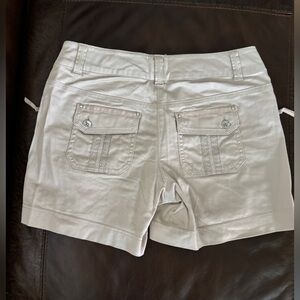 NWOT White House Black Market White Embroidered Back-Pocket Shorts